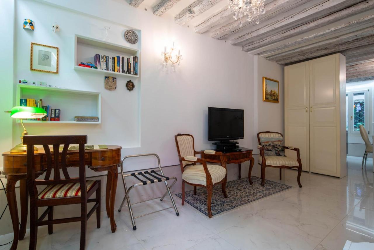 Loving In Venice, 5 Stars Екстериор снимка